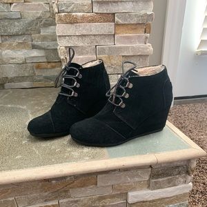 Toms black suede booties size 7
